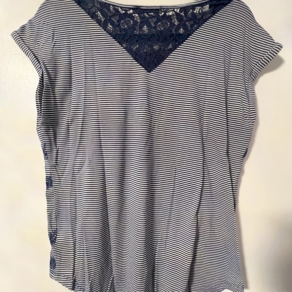 Ricki’s Lace Back T-Shirt. Size Medium. Stripes and Feathers - Picture 3 of 5